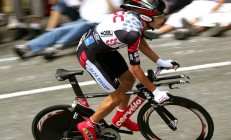 开云体育中国-赛道颠覆，阿斯顿马丁的崛起与佩雷兹的封神之战