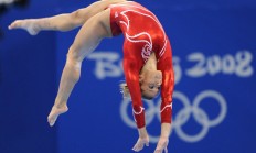 开云体育入口-F1街道赛焦点战，雷霆防守如何锁死火箭？