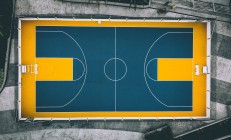 开云体育app-深圳队狂胜篮网，西亚卡姆的压制级表演如何定义国际篮球新纪元？