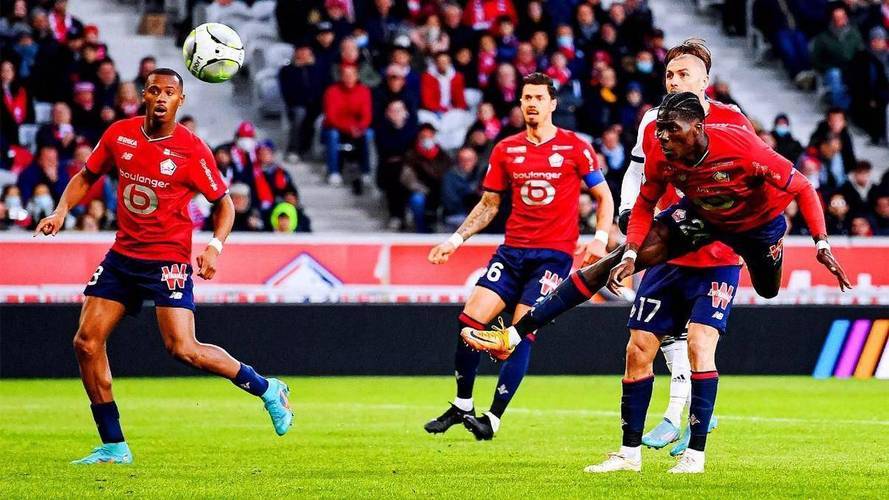 包含里尔主帅强调球队需提高防守，前场进攻需要更稳定的词条