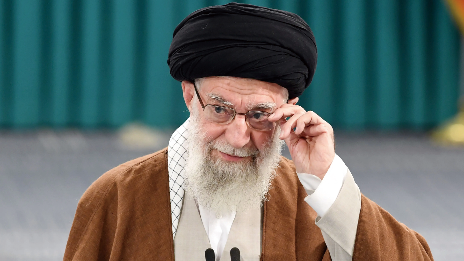 包含里尔主帅强调球队需提高防守，前场进攻需要更稳定的词条