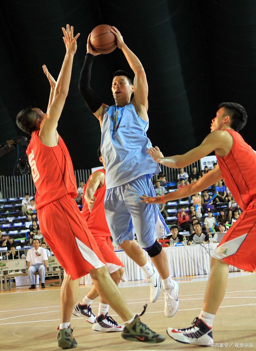 篮球比赛中球员的身体素质发挥出色的简单介绍