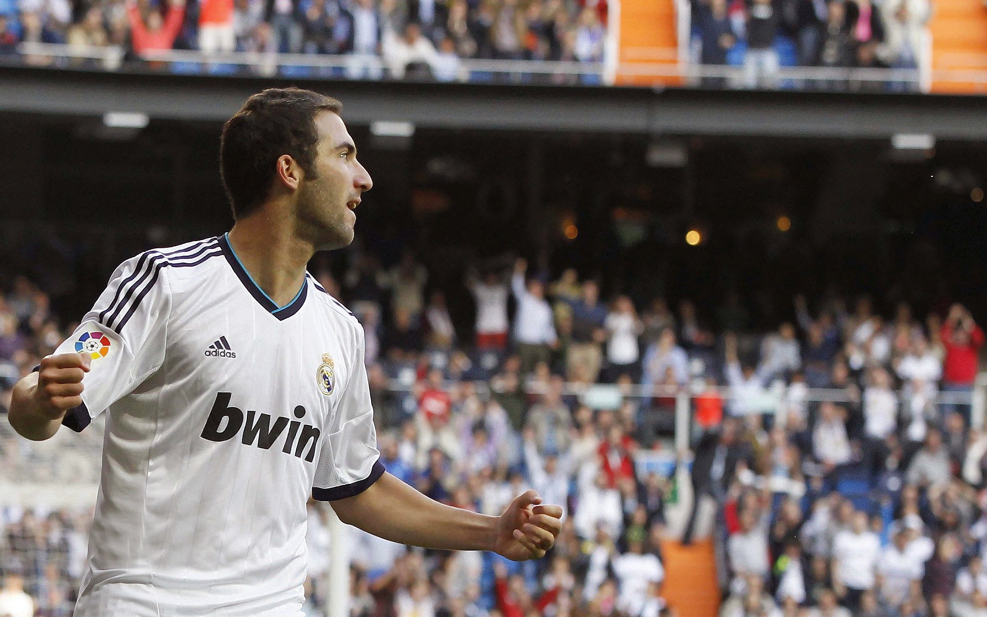 赛道上的心跳时刻，索伯车队险胜迈凯伦，拉塞尔刷新纪录